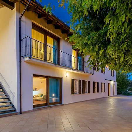 Villa Cascina La Valle 10&2, Emma